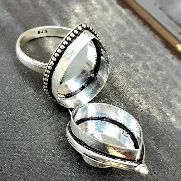 New Blue Sapphire 925 Silver Poison Ring. - Picture 8 of 15